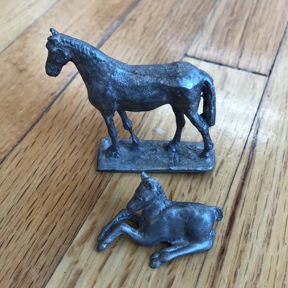 HORSES - Pewter Mares and Foals -set of 5 - Picture 4 of 7